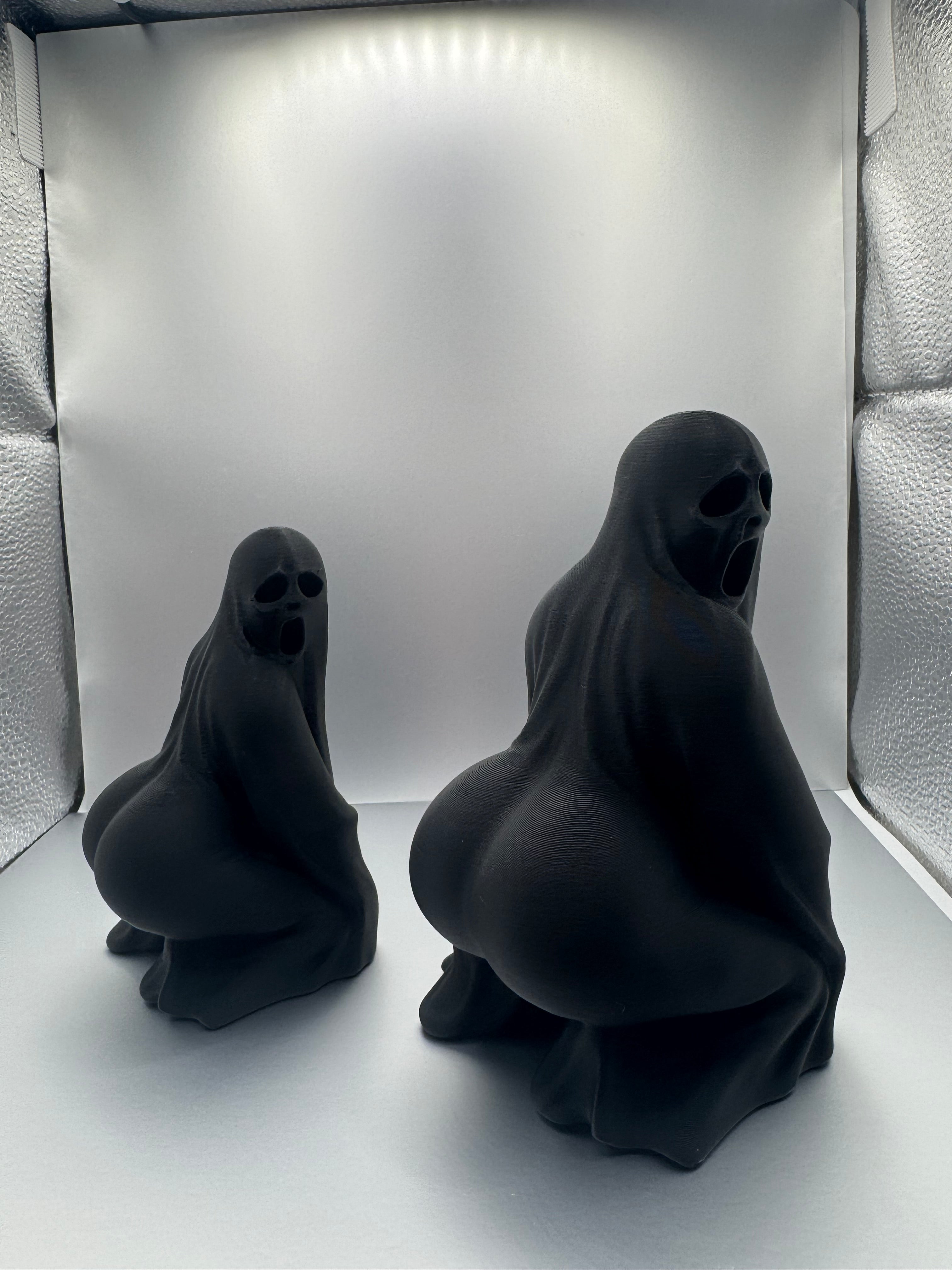 Ghostface Thic Table Decorations Statue - Unique Halloween Decor for Your Home