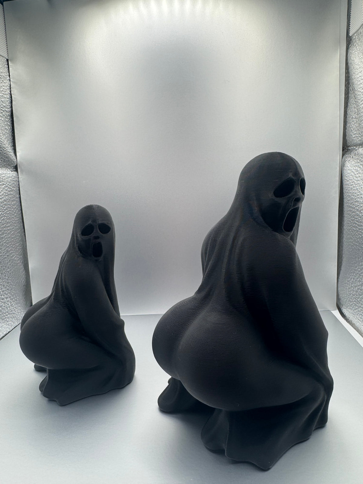 Ghostface Thic Table Decorations Statue - Unique Halloween Decor for Your Home