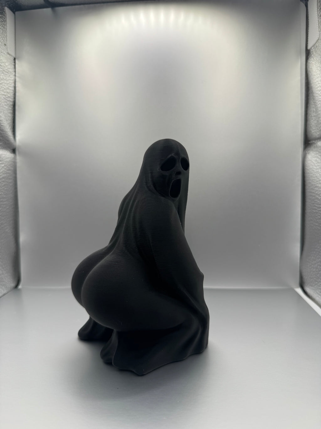Ghostface Thic Table Decorations Statue - Unique Halloween Decor for Your Home