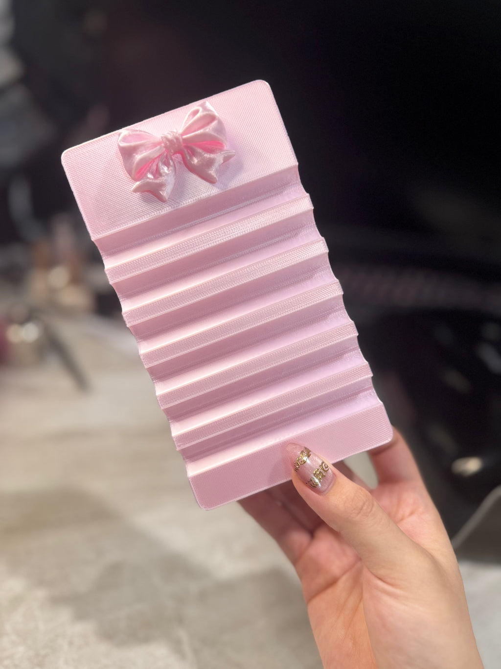 Silky Light Pink Coquette Nail Brush Rest – Elegant Nail Art Brush Holder for Acrylic, Gel & Nail Design Tools